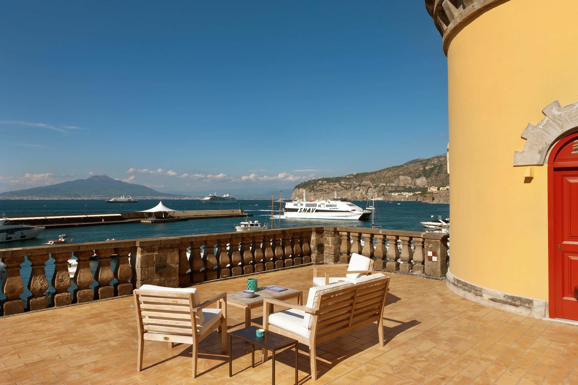 Marina Piccola 73 Hotel 4*